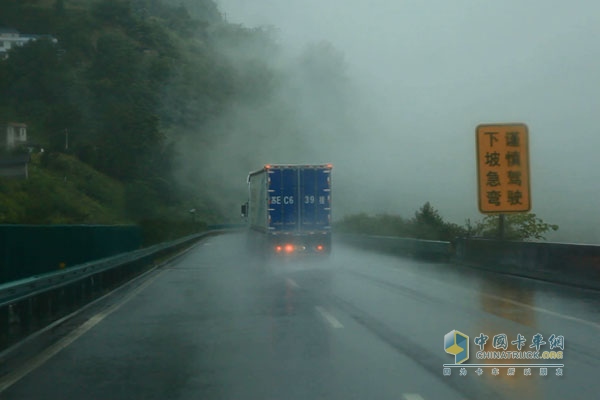 風雨兼程 奔馳卡車荊州到成都油耗測試