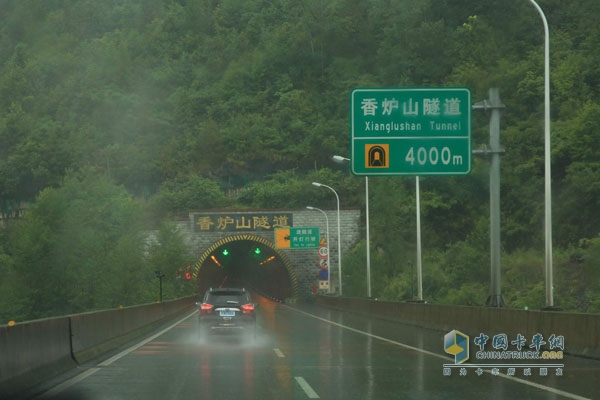 風雨兼程 奔馳卡車荊州到成都油耗測試