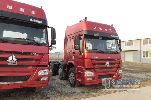 中國重汽 HOWO 6×2前雙轉(zhuǎn)向牽引車