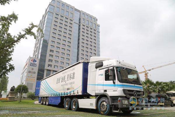 先進的梅賽德斯-奔馳Actros 2644牽引車