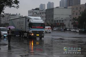 風(fēng)雨無阻 奔馳卡車成都到陜西油耗測(cè)試