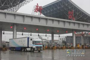 風(fēng)雨無阻 奔馳卡車成都到陜西油耗測(cè)試