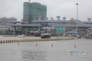 風(fēng)雨無阻 奔馳卡車成都到陜西油耗測(cè)試