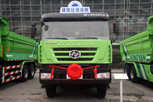 上汽依維柯紅巖新金剛 6×4 310馬力國Ⅳ城市渣土車