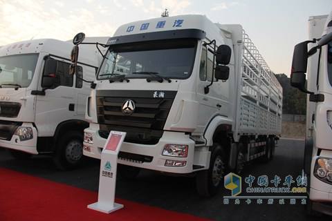 中國重汽 T5G 290馬力 8X4 LNG 倉柵車