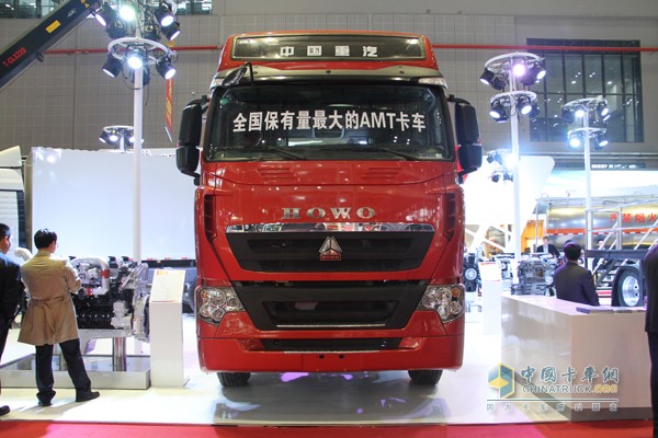 中國重汽HOWO-T7H AMT牽引車