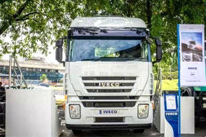 上汽依維柯紅巖IVECO 682重卡進入馬來西亞