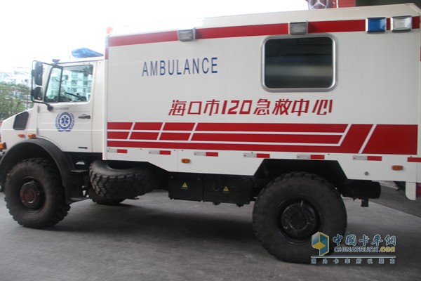 梅賽德斯-奔馳烏尼莫克（Unimog）U4000 4X4全地形救護車底盤