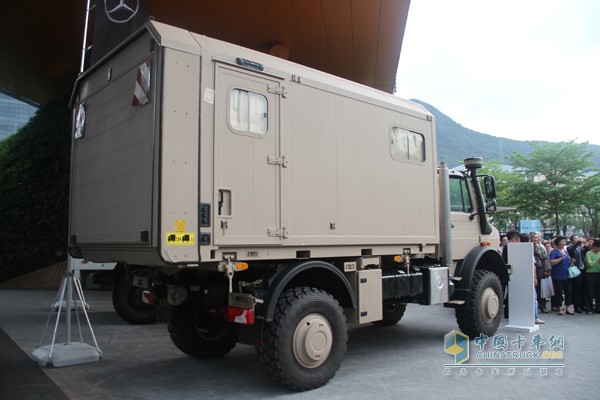 梅賽德斯-奔馳烏尼莫克（Unimog）U5000 4X4移動(dòng)維修車底盤