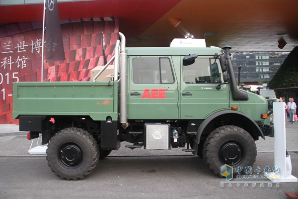 梅賽德斯-奔馳烏尼莫克（Unimog）U4000 4X4越野底盤