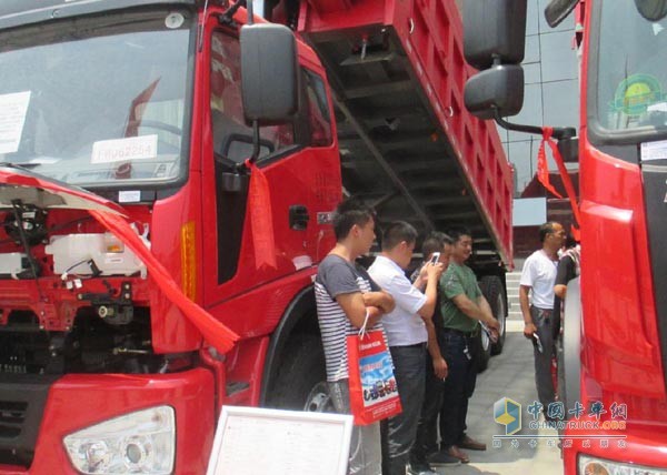 用戶參觀瑞沃樣車