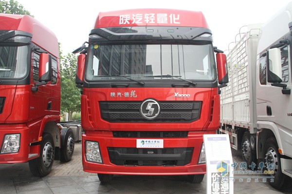 陜汽重卡 德龍x3000 310馬力 8x4 國(guó)四 倉(cāng)柵載貨車(chē)