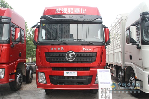 陜汽重卡 德龍x3000 310馬力 8x4 國(guó)四 倉(cāng)柵載貨車(chē)