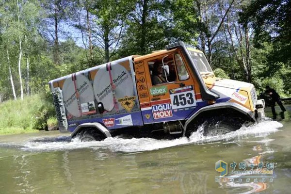 梅賽德斯-奔馳Unimog U 100 L