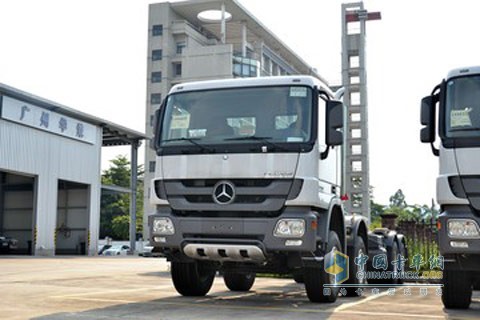 奔馳 Actros408馬力 8X4 重卡載貨車(型號(hào)4141底盤)