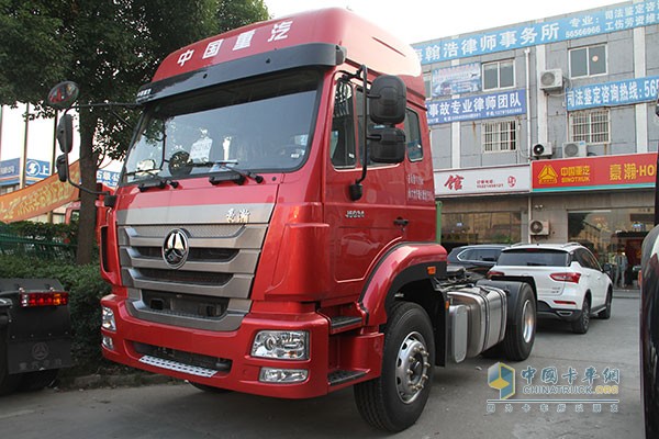 中國(guó)重汽豪瀚J5G34 340馬力 4X2港口牽引車