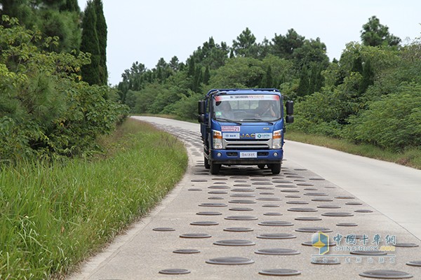 接受嚴苛路況測試的江淮帥鈴