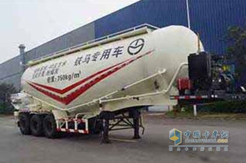 鐵馬半掛粉粒物料運輸車斬獲訂單32臺 創(chuàng)年終佳績