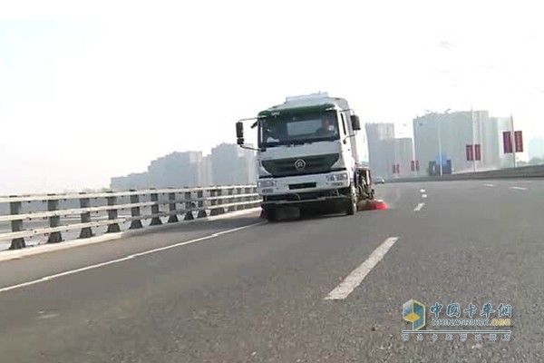 重汽新斯太爾M5G濕式掃路車