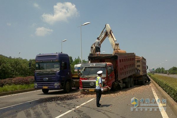 中國式“治超” 讓貨車司機(jī)不得不超