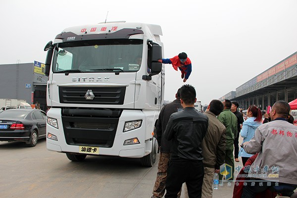 中國重汽汕德卡、斯太爾2016購車嘉年華活動(dòng)在石家莊舉行