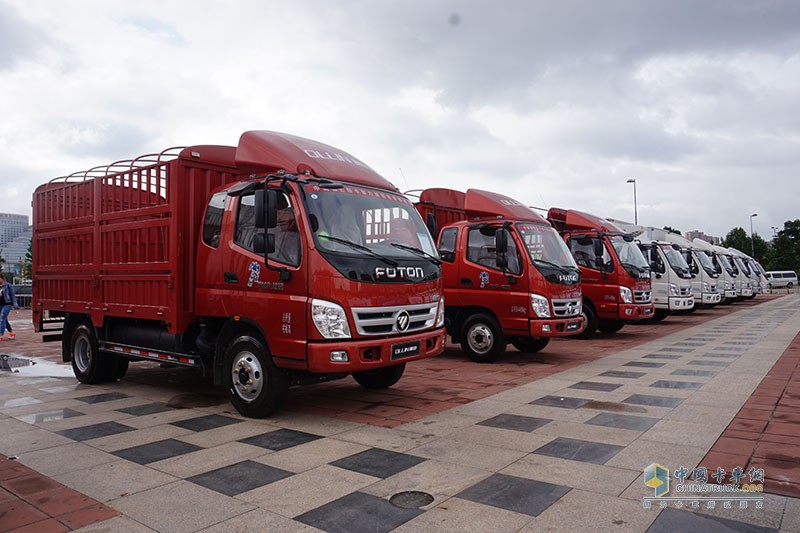 陜汽重卡 德龍新M3000 輕量化版 310馬力 4X2 國(guó)四牽引車(SX4186GN361)