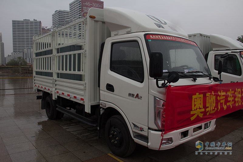 濟(jì)南卡車展輕卡秀 奧馳汽車、時代汽車展物流車型