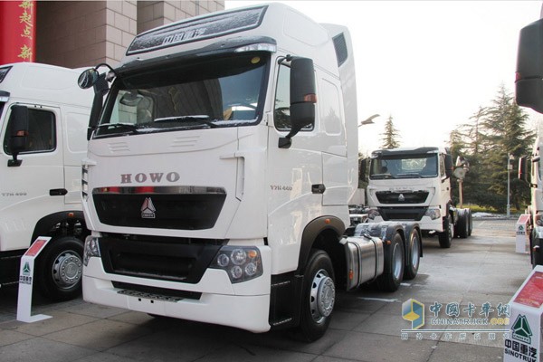 廣州站比賽用車中國(guó)重汽HOWO-T7H 440馬力6X4牽引車