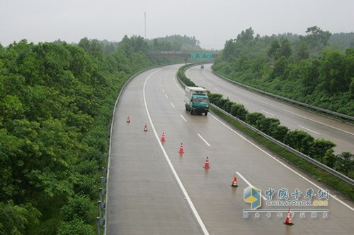 交通運(yùn)輸部等三部門聯(lián)合發(fā)文加強(qiáng)道路運(yùn)輸安全管理工作