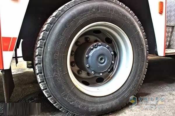 輪胎尺寸分別為前385/55 R22.5，后315/70 R22.5