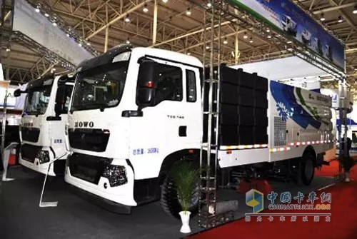 豪沃T5G 4×2燃?xì)鈫伟l(fā)洗掃車