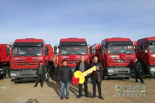 首批20臺(tái)北奔重卡NG80B6×4牽引車交付鄂爾多斯用戶