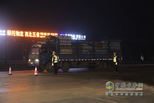 淄博整治貨車渣土車 嚴查超載改型撒漏