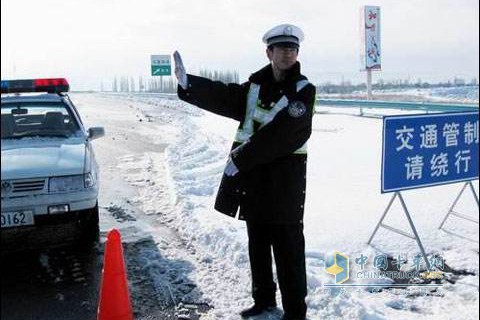 國道109線昆侖山地區(qū)因大雪將實施交通管制