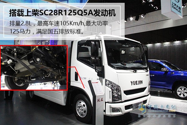 躍進(jìn)C300-33所搭載的是上柴SC28R125Q5A發(fā)動(dòng)機(jī)，排量2.8L，最大功率125馬力，最高車速達(dá)105km/h，并滿足國五排放標(biāo)準(zhǔn)。