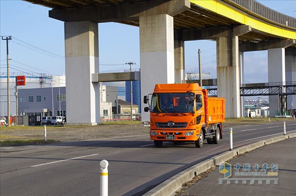 Kankyo Gijutsu公司的基于FC的日野Ranger 垃圾運(yùn)輸車配備艾里遜1000系列全自動(dòng)變速箱