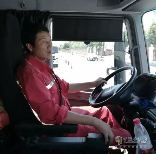 奔馳卡車