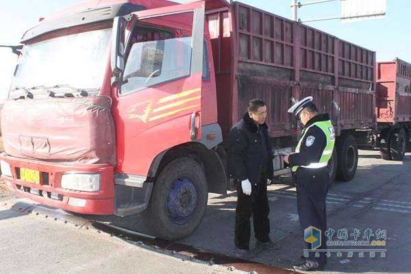 甘肅省治理二級(jí)公路貨車(chē)違法超限超載