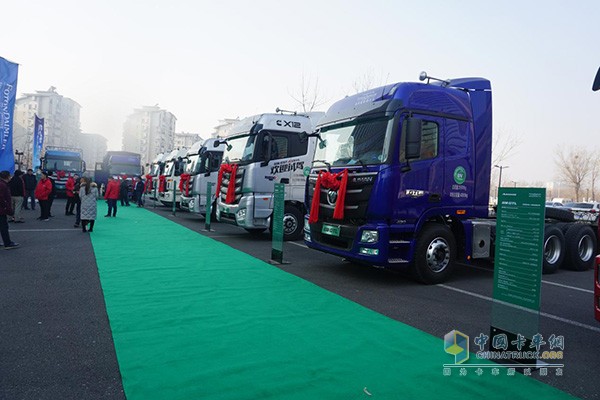 福田戴姆勒汽車“京五/特京五”全系綠色產(chǎn)品置換國(guó)三專場(chǎng)推介會(huì)現(xiàn)場(chǎng)