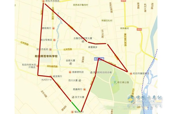 和田市路段紅線區(qū)域內(nèi)（含紅線區(qū)域）表示大型車輛、工程施工車輛、?；愤\(yùn)輸車輛禁止通行