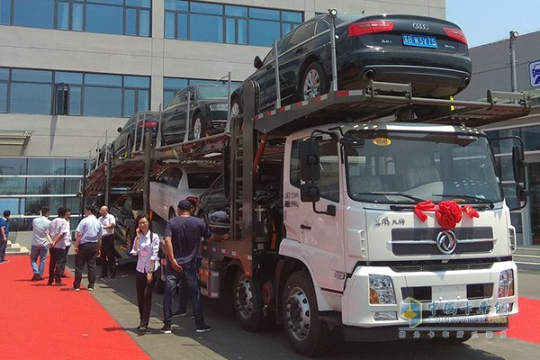 長(zhǎng)久中置軸轎運(yùn)車(chē)裝載展示