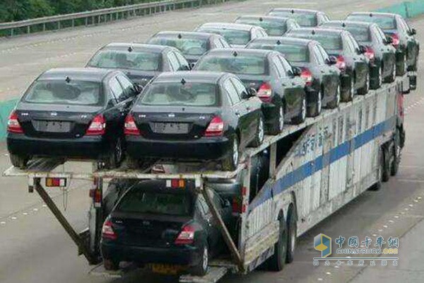 飛機板、雙排車等違規(guī)轎運車影響道路安全