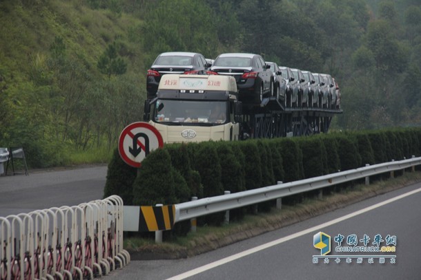 不合格轎運(yùn)車無法上高速