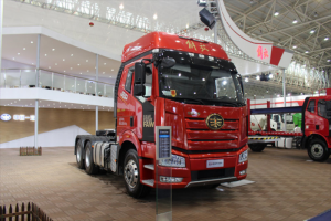 一汽解放 新J6P重卡 領航版 500馬力 6X4牽引車