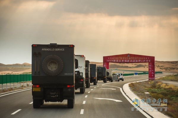 全能悍將MAN越野房車(chē) 征戰(zhàn)阿拉善