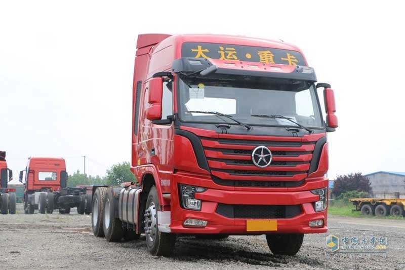 大運(yùn) 新N8V重卡 430馬力 6X4 LNG牽引車 