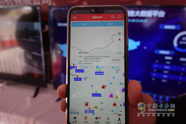 手機(jī)上顯示的實(shí)時(shí)運(yùn)營(yíng)的車輛