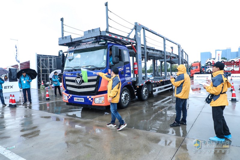 轎運(yùn)車一體化解決方案發(fā)布  2018年中國高效物流卡車公開賽鹽城站舉行