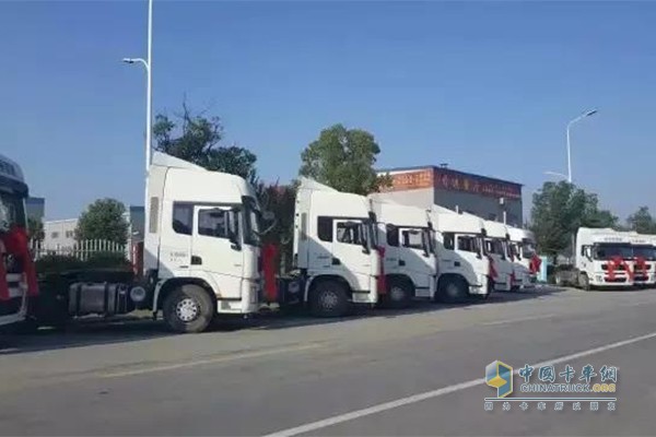 陜汽康明斯動力牽引車