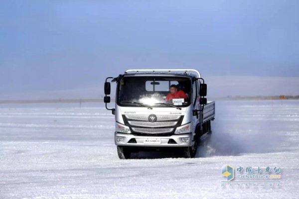 冬天行車避免急打方向